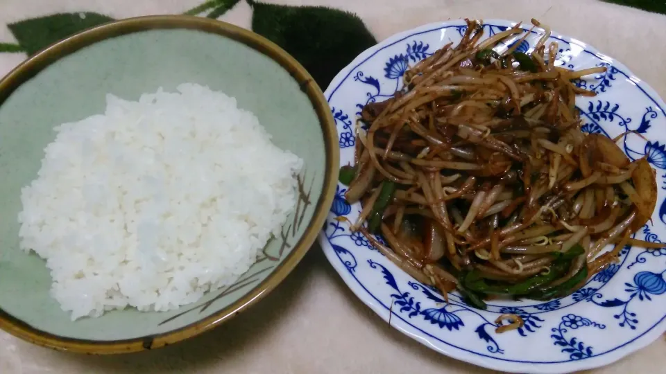 味付きホルモン炒め
ご飯|ざきさん