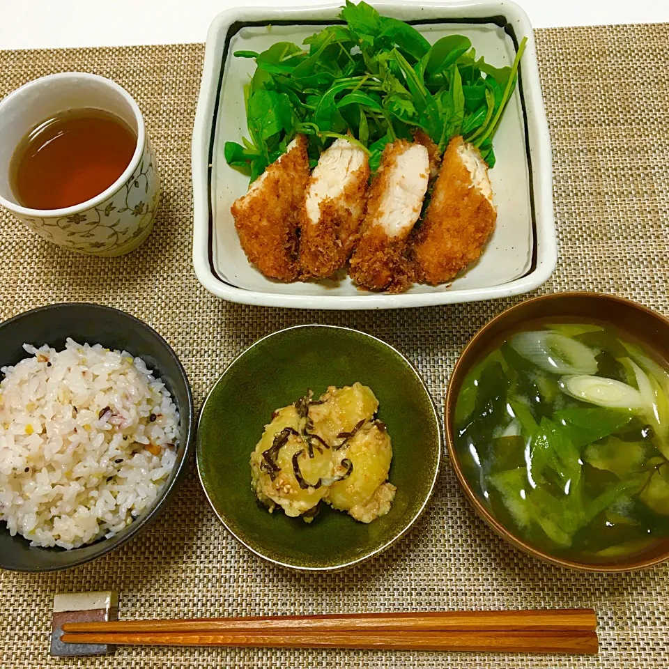 ♯ささみのフライ
♯じゃがいもと塩昆布のマヨ和え
♯わかめとねぎの味噌汁
♯十六穀米|なほぴさん