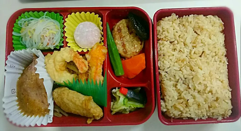 Snapdishの料理写真:12/08 今日の昼御飯
"貝柱の炊き込みごはん"
・まぐろの照焼わさびおろしソース
・えび天ぷら
・かにかま天ぷら
・軟骨入つくねと野菜煮
・春雨酢の物
・金平ごぼう
・さつま揚
・ミニ大福
・キャベツ一夜漬|津田 健次 Kenji Tsudaさん