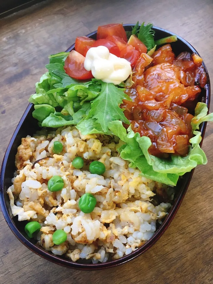 Snapdishの料理写真:今日のお弁当
・エビチリ
・ベビーリーフサラダ
・たまご炒飯|akiさん