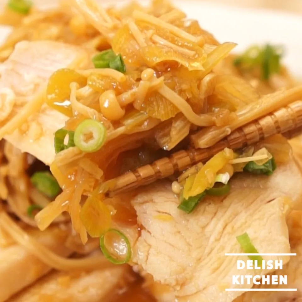 【動画】蒸し鶏のやみつきえのきダレ delishkitchentv|DELISH KITCHENさん