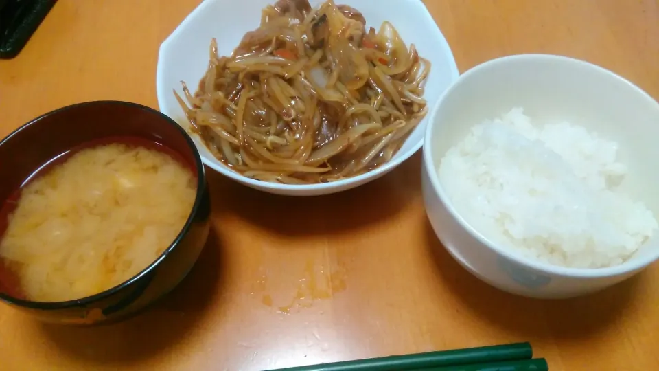 ご飯
中華風野菜炒め
豆腐と玉ねぎの味噌汁|ざきさん