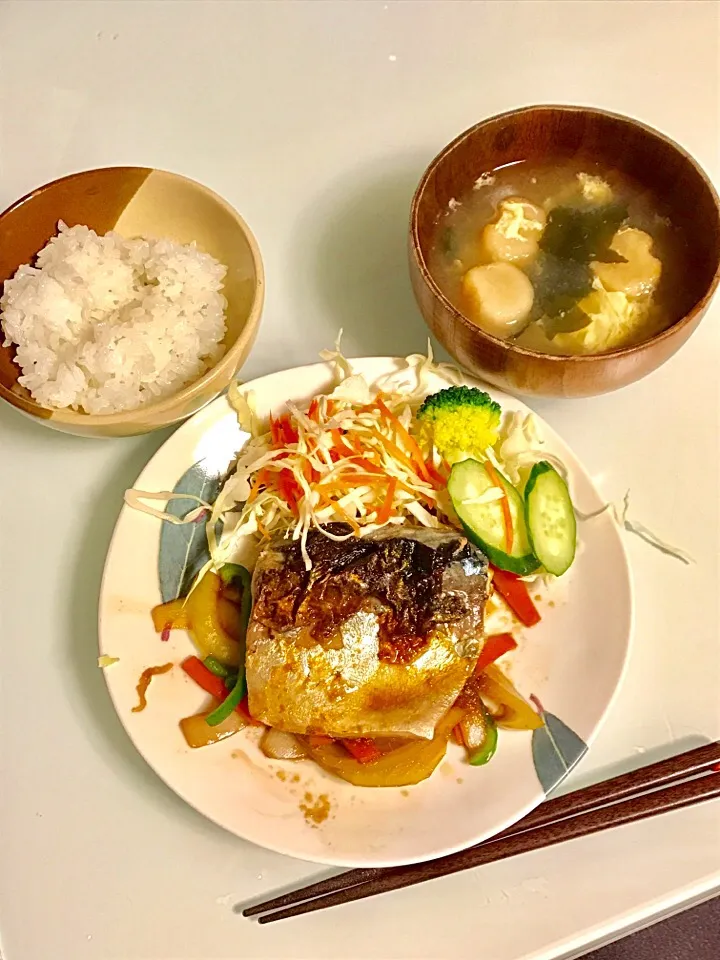 鯖の生姜焼き  麩と卵とワカメのお吸い物  魚が苦手な息子もぱくぱく♡|Snow10さん