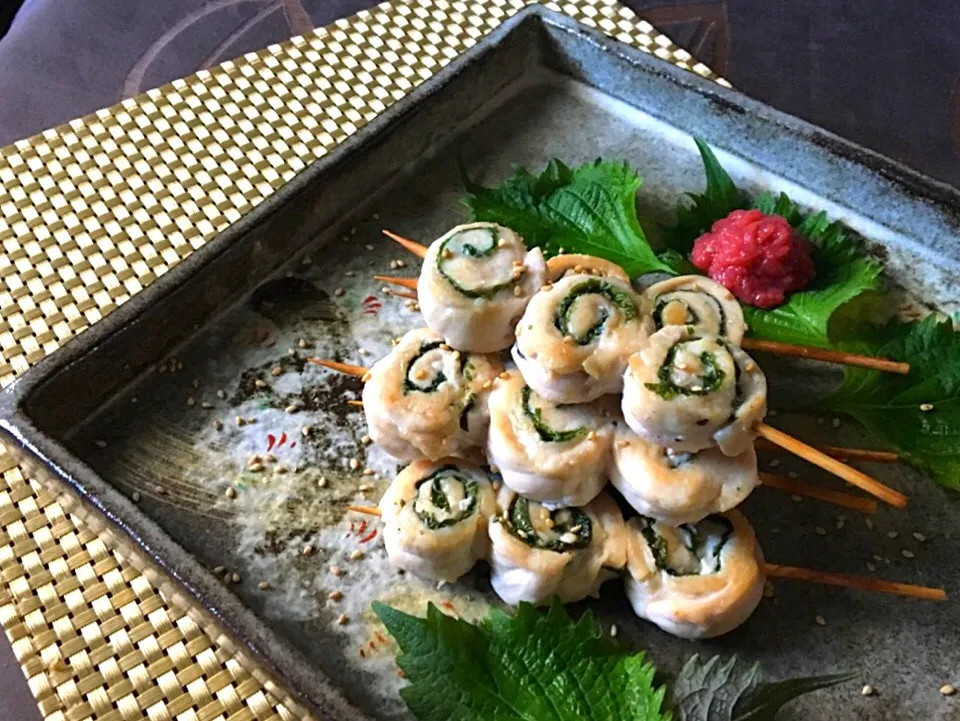 ✨Chicken version of GAKU San's quick &easy Pork rolled with shiso leaf✨簡単 豚しそ巻き串 居酒屋風 by ガク魁‼︎男飯✨ガクさん、サンキュー！✨とても簡単^_^✨to be eaten with plum paste...梅肉でどうぞ...✨|🌺Sanntina🌺さん