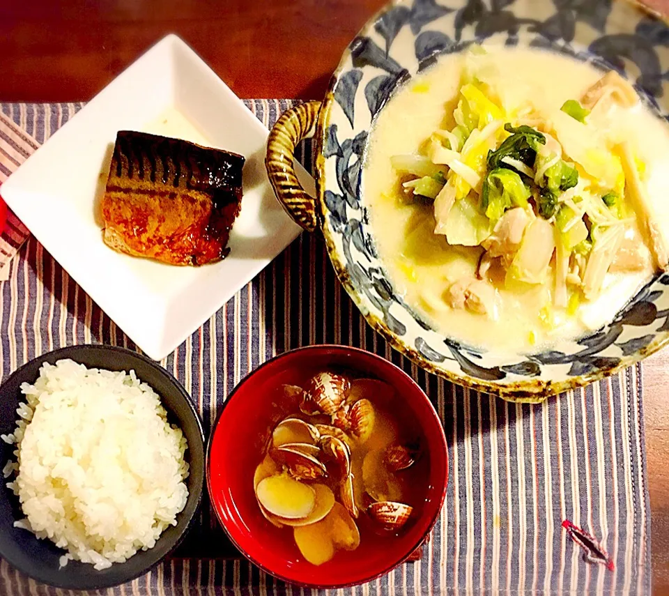 夜ご飯
白菜と鶏肉のクリーム煮
鯖の照り焼き
アサリのお味噌汁
ご飯|nachiさん