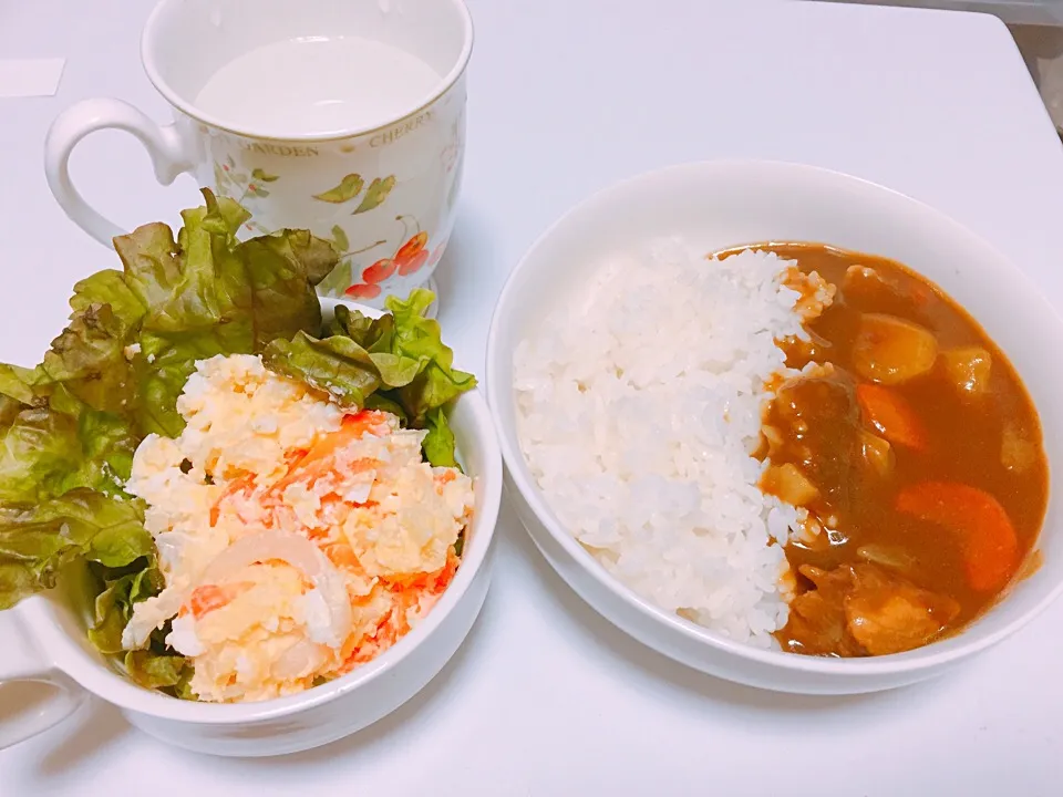 カレーライスとポテトサラダで王道献立♡
#カレーライス#ポテトサラダ|えりさん