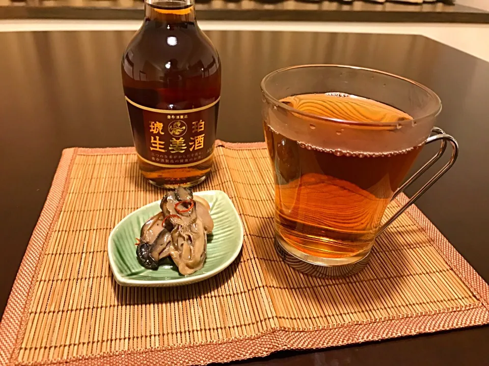 Snapdishの料理写真:自家製の牡蠣オイル漬と琥珀生姜酒|Jun  Sakamotoさん