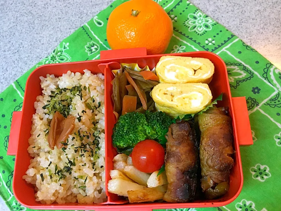 Snapdishの料理写真:12/9☆肉巻き弁当☆〜長芋スティック、だし巻き卵、きんぴら、ブロッコリーとトマト|Satokoさん