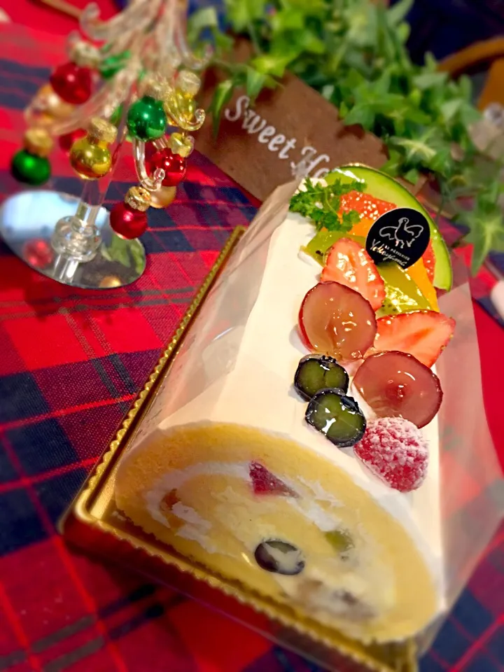 フルーツたっぷりロールケーキ
#ロールケーキ#クリスマス|ショコラさん