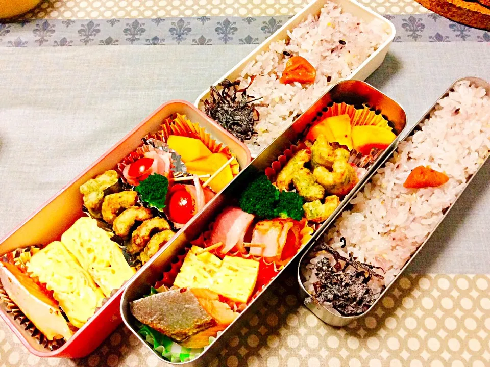 食材も乏しくなり、作ろうか休もうか迷いつつ作った週末のお弁当。
#八穀米
#塩鮭
#卵焼き
#ちくわの磯辺揚げ
#プチトマトのベーコン巻き
#富有柿|madeleineさん