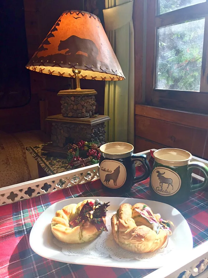 抹茶ロール🍞でパンリース風🎄
(食べられます😋)|きゅうちゃんさん