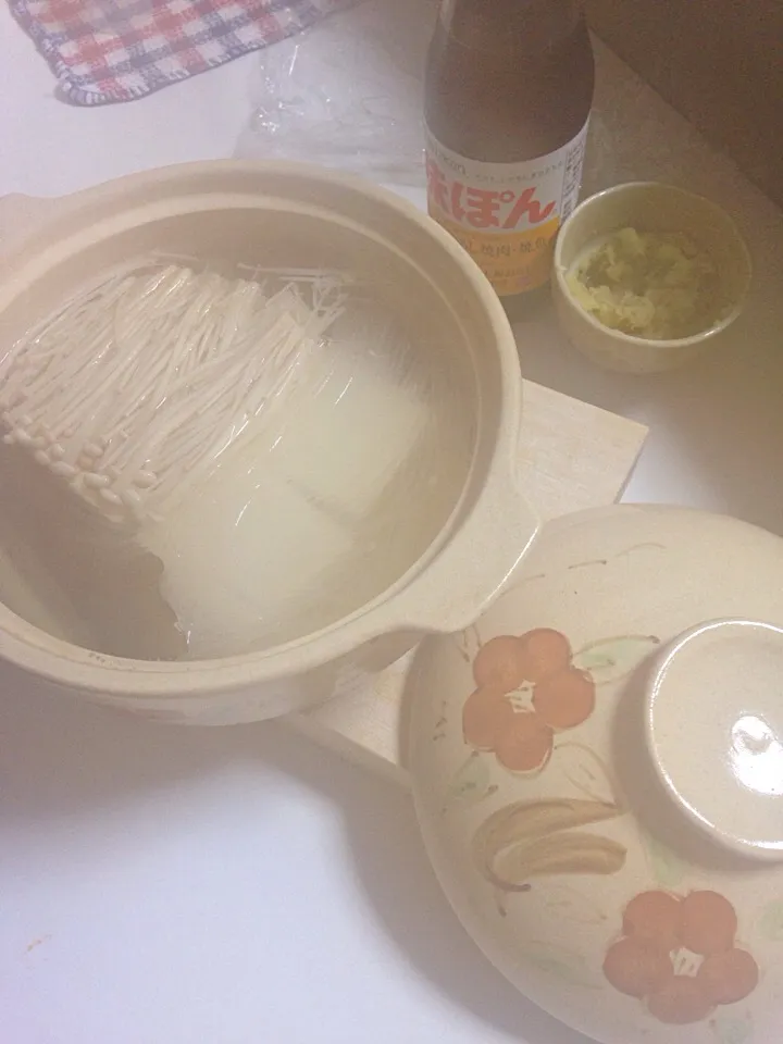 ひとり鍋！
湯気がもうもう🍲 
主人が帰ってきたら、もう一回作ります|りりこさん