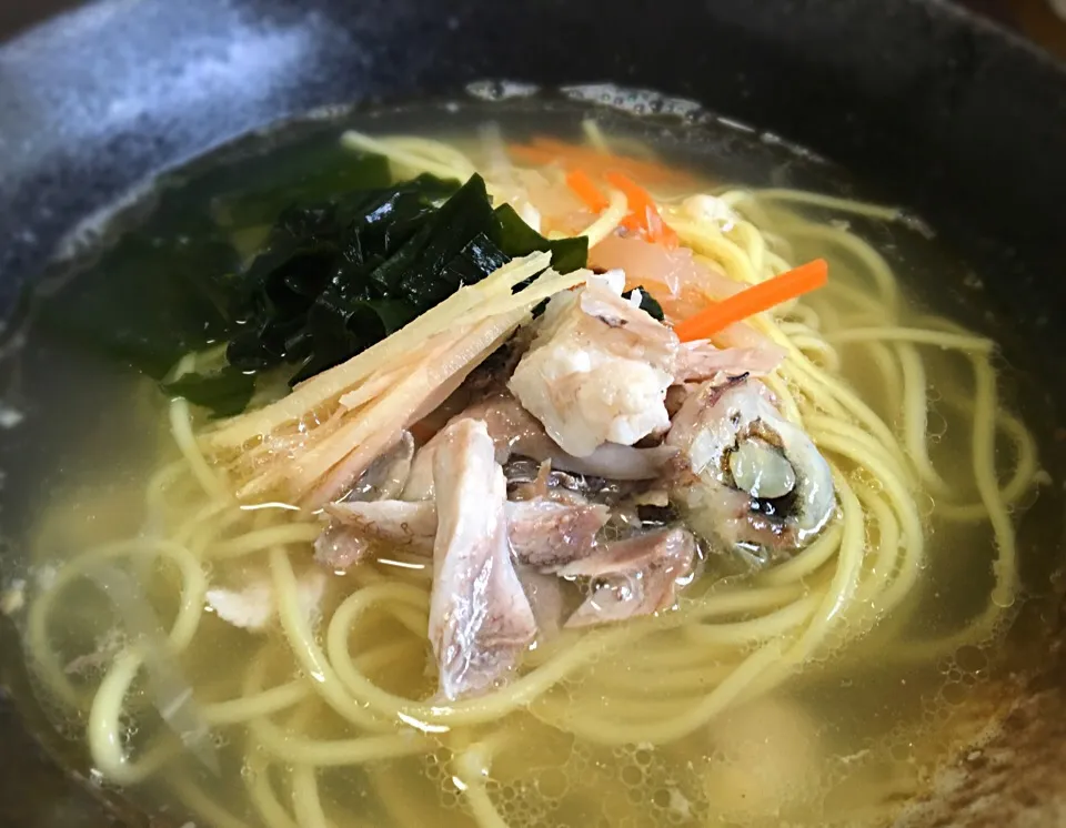 昼ごはん  旨味たっぷり！鯛のアラ炊きラーメン|ぽんたさん