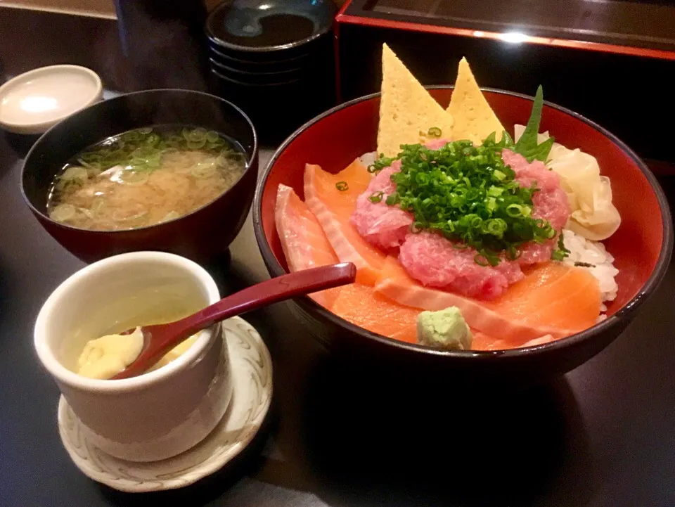 ねぎとろサーモン丼|(*´｀*)さん