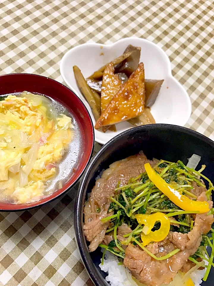 カルビ丼🍀ゴボウとコンニャクのピリ辛🍀キャベツの卵スープ|☆光るさん