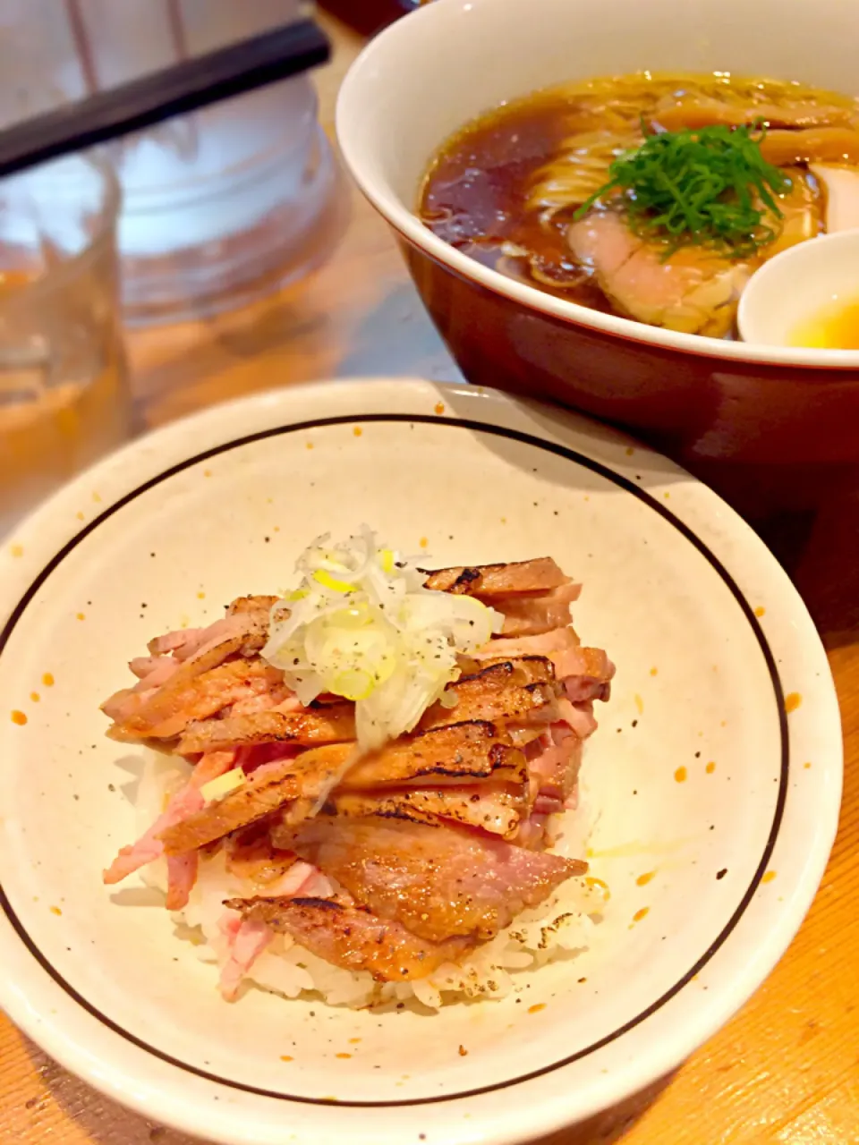 Snapdishの料理写真:肉飯(豚)@ラーメン屋 トイ・ボックス|morimi32さん