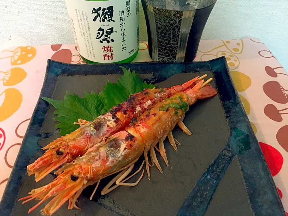 赤エビの味噌マヨ焼き串
獺祭焼酎 水割りで（山口）|藤井裕之さん