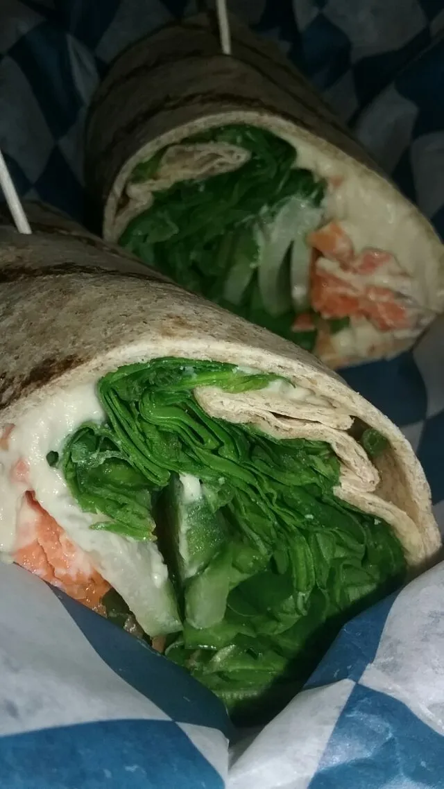 hummus and veggies wrap.|Polly Gelfusoさん