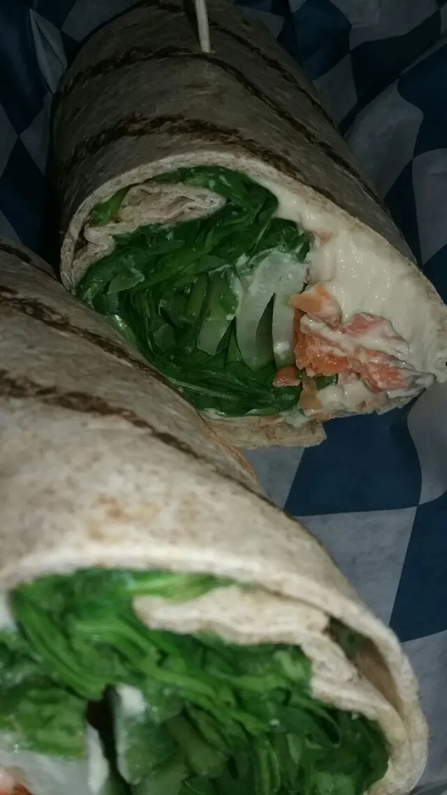 hummus and veggies wrap.|Polly Gelfusoさん