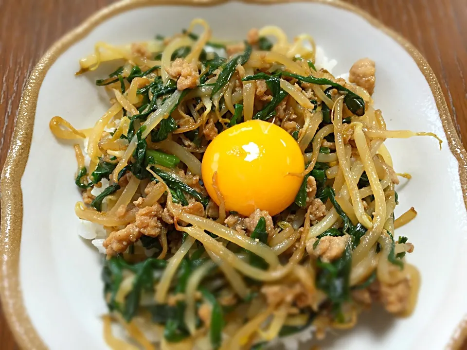 Snapdishの料理写真:もやしとニラの節約丼|せいきちさん