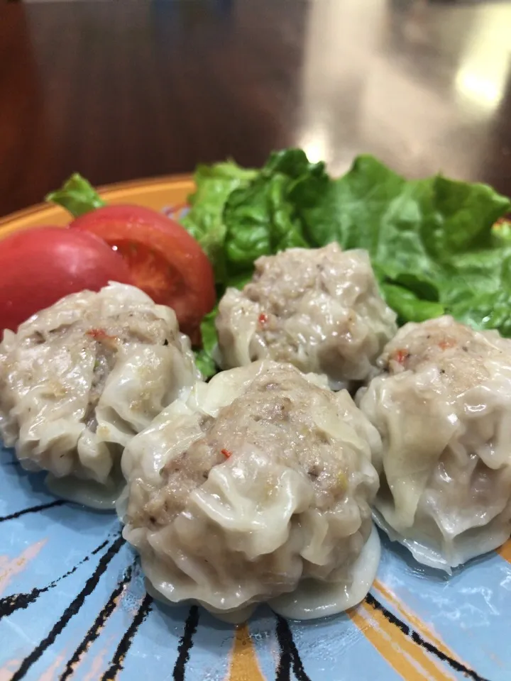 シュウマイ。エビのすり身入り。
(新幹線の中で🚅食べるお弁当を🍱イメージした味付け)|🍳となりのキャナ子さん