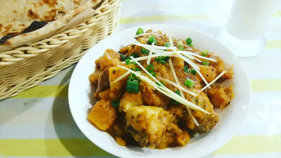 昼食。パキスタン料理。チキンとカボチャのカレー。ニハリが食べたかったけれど今日はなかった。|KimaLABOさん