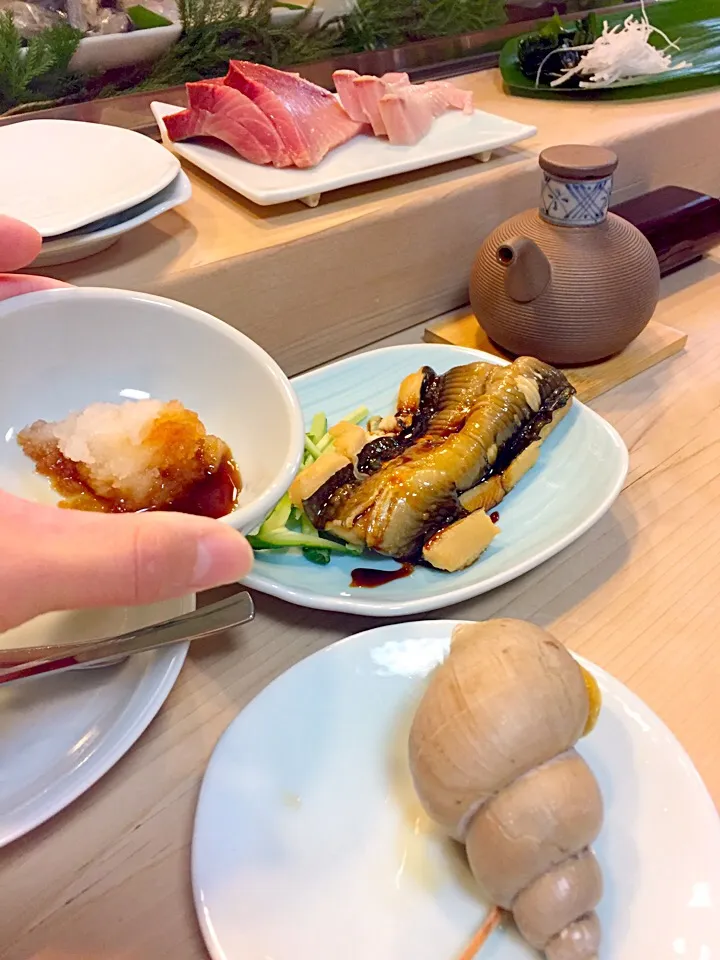 Snapdishの料理写真:お久しぶりお寿司屋さん😊氷見の寒ブリをおろしとわさびで頂きます！|Tomomi Booさん