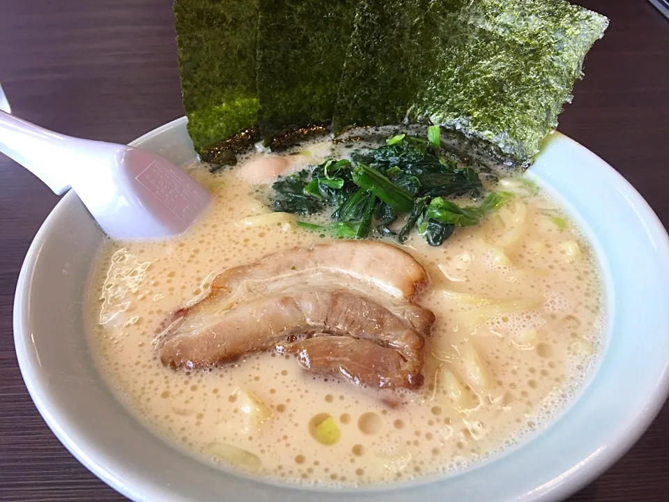 Snapdishの料理写真:2016年 二十七杯目🍜 ラーメン横浜家系 魂心屋|BUBUさん