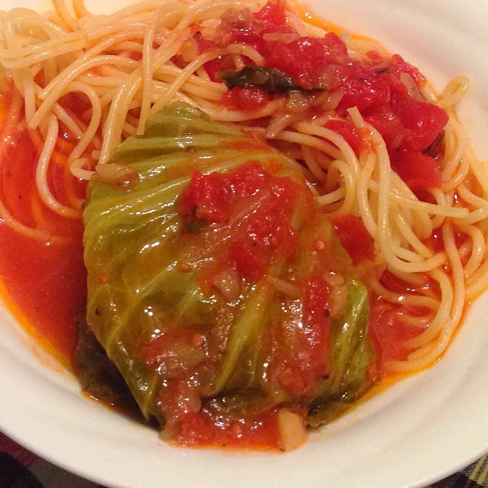 今日の晩御飯(๑´ڡ`๑)
ロールキャベツ＆トマトソースパスタ|ちゃたままさん