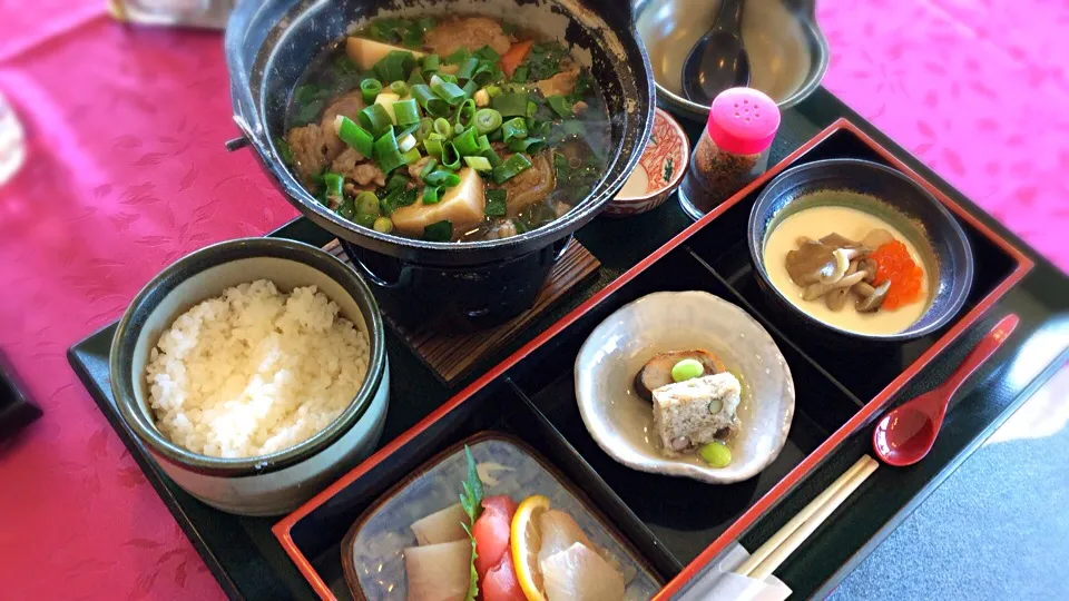 ⛳️ゴルフ場飯😋「山形県芋煮御膳」|アライさんさん