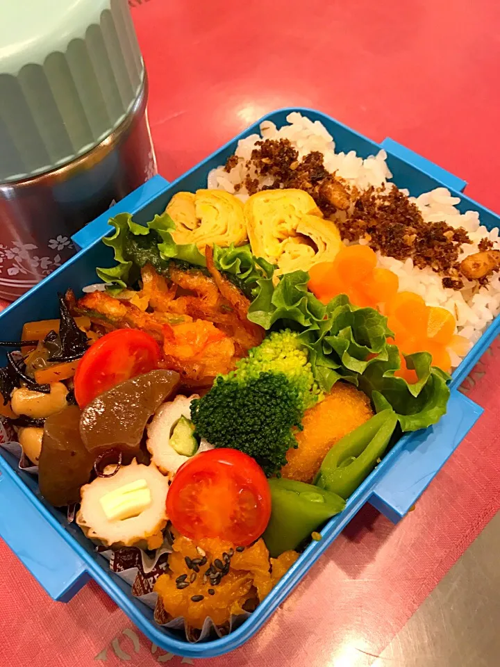 中3娘の部活弁当♪

昨日は右目にひじが入ったみたいで
腫れて帰ってきた。。。
両ひざもアザだらけ。。。
今日は高校生と練習試合。
ケガだけはしないでね！！と
ただただ祈るばかり。。。

楽しんでね🤗|jiyuさん