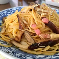 Snapdishの料理写真:4種のキノコとベーコンの和風パスタ|D.Shintaro♪さん