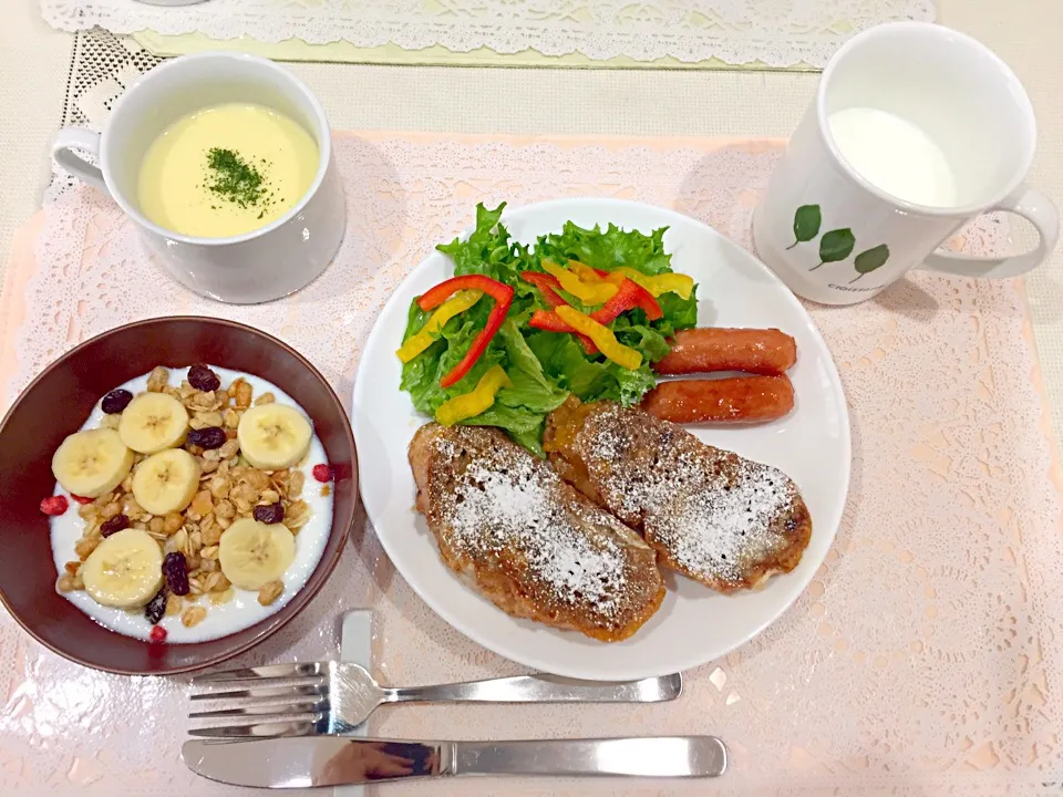 今日の朝食🍴ココアフレンチトースト＊サラダ＊ウインナー＊グラノーラヨーグルト＊コーンスープ|ごまたまごさん