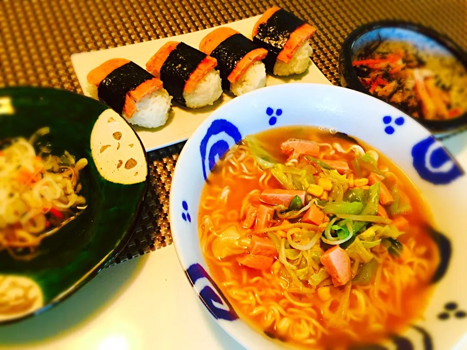 Snapdishの料理写真:20161211🍜昨日作った味覇味のあんかけ炒めをマルちゃん味噌ラーメンにドーーーン|akiyo22さん