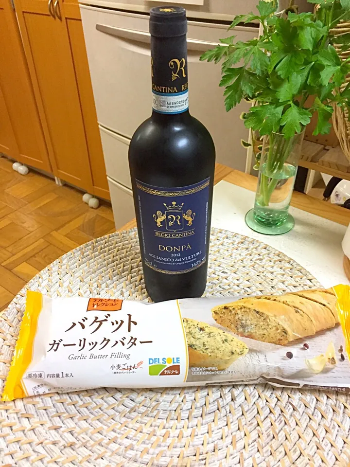 ワイン🍷とガーリックバケット頂きました(*^_^*)|simoneさん