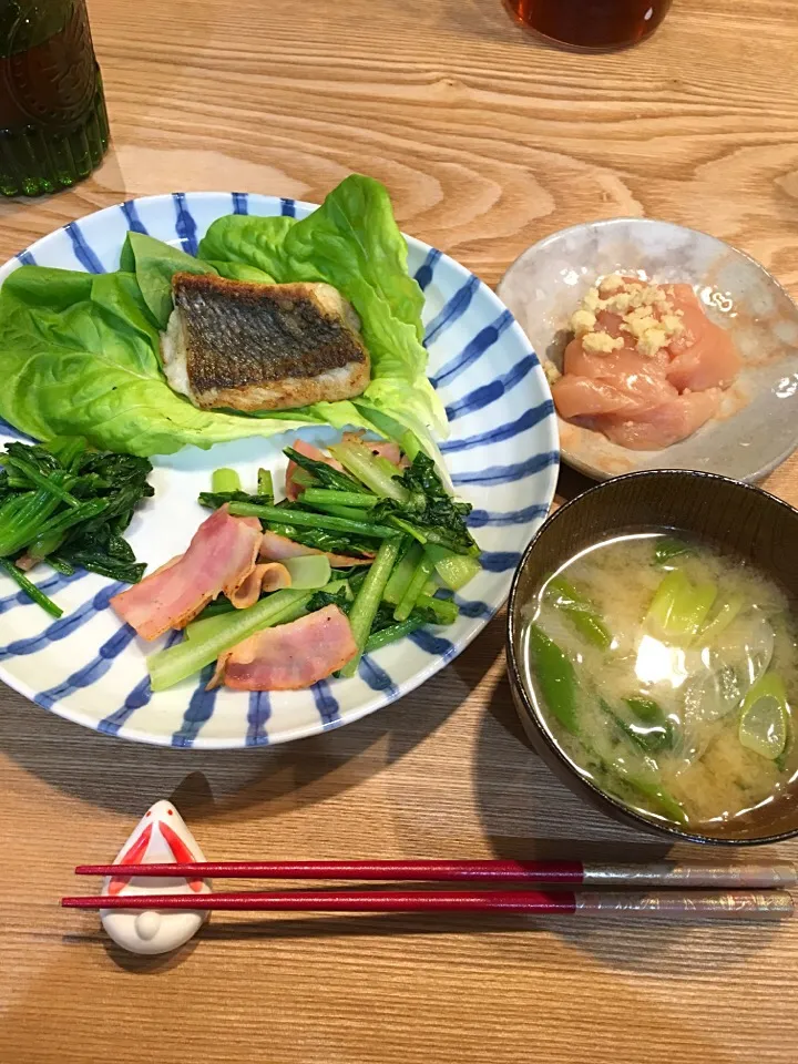 今夜のん♪

弟が釣ったキビレ鯛のソテー
小松菜とベーコン炒め
ほうれん草の辛子和え
鶏ささみのお造り|Momo Hanaさん