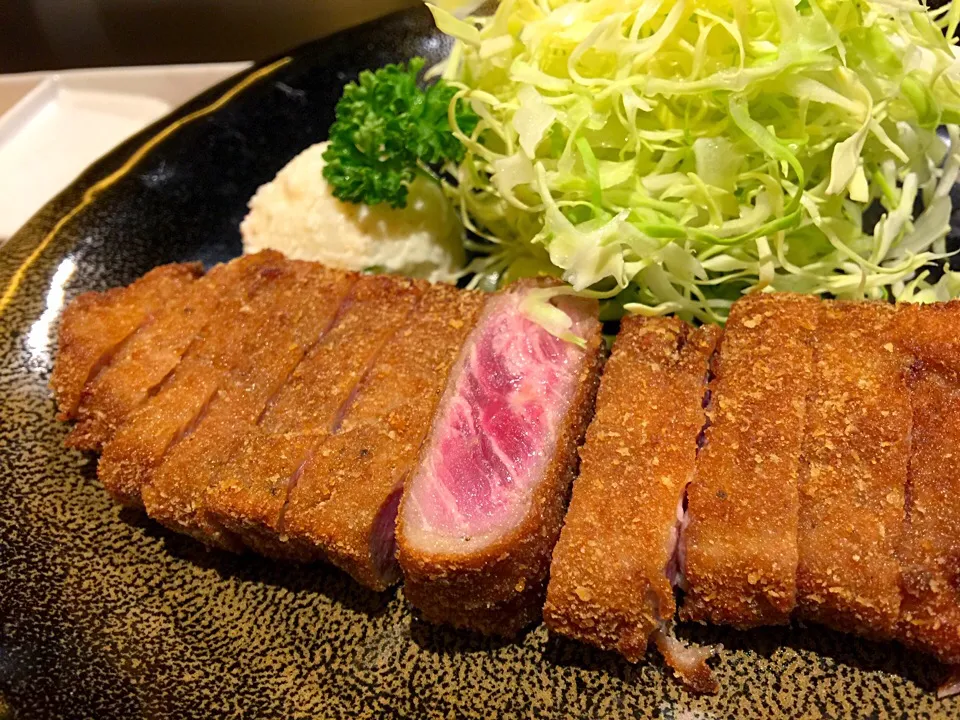 牛かつ もと村@新宿
たまに無性に食べたくなります😅|BUBUさん