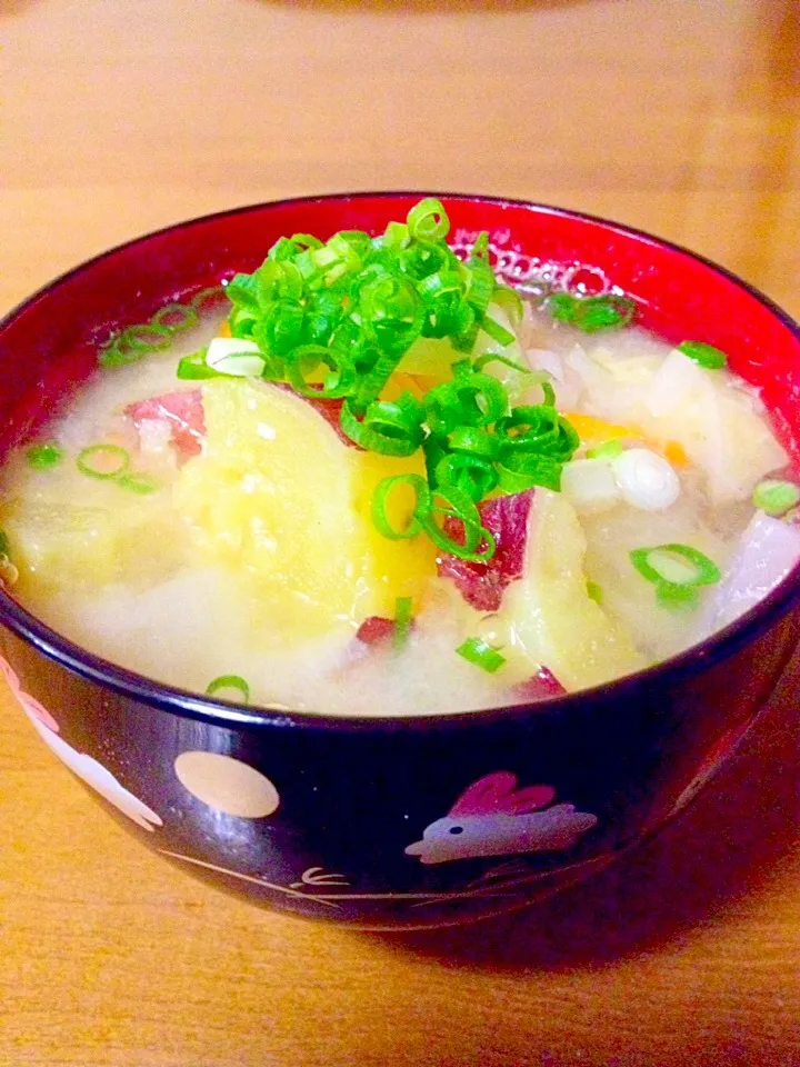 具だくさん味噌汁💕さつまいも入り|まいりさん