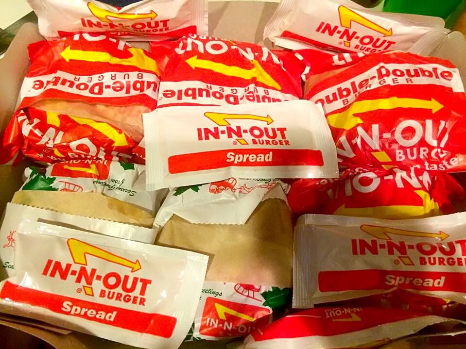 in & out burger travelled from Los Angeles to New York✈️. Thank you😍|🌺IAnneさん