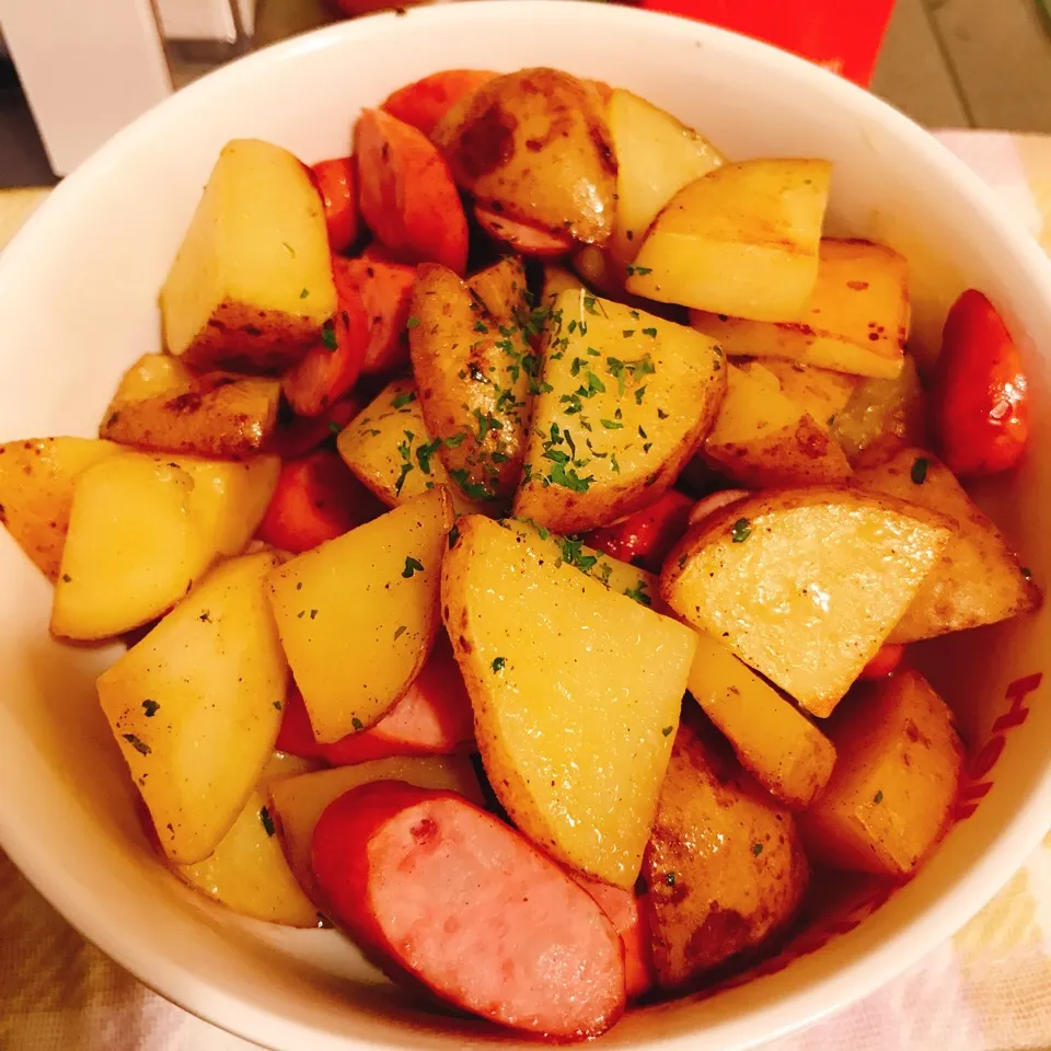 じゃがいもとウインナーの炒め物🍴|いちかさん