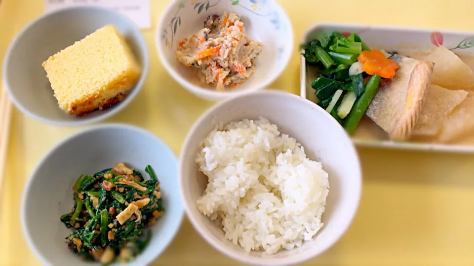 病院のお昼ご飯~鯖と大根の粕汁煮、おから、ほうれん草のくるみ和え|hauuuu1113さん