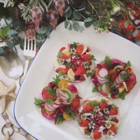 Salad & fruits on rye bread muffin*