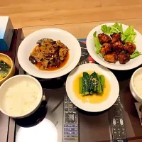 #唐揚げ#なすと豚バラ甘辛く煮たん#小松菜お浸し#お味噌汁|みほさん