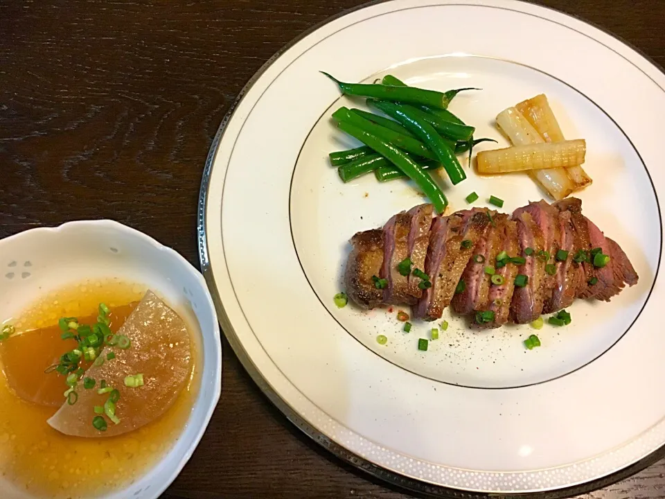 ジビエ料理2💕
鴨胸肉のロースト
大根の鴨出汁煮|カドラさん