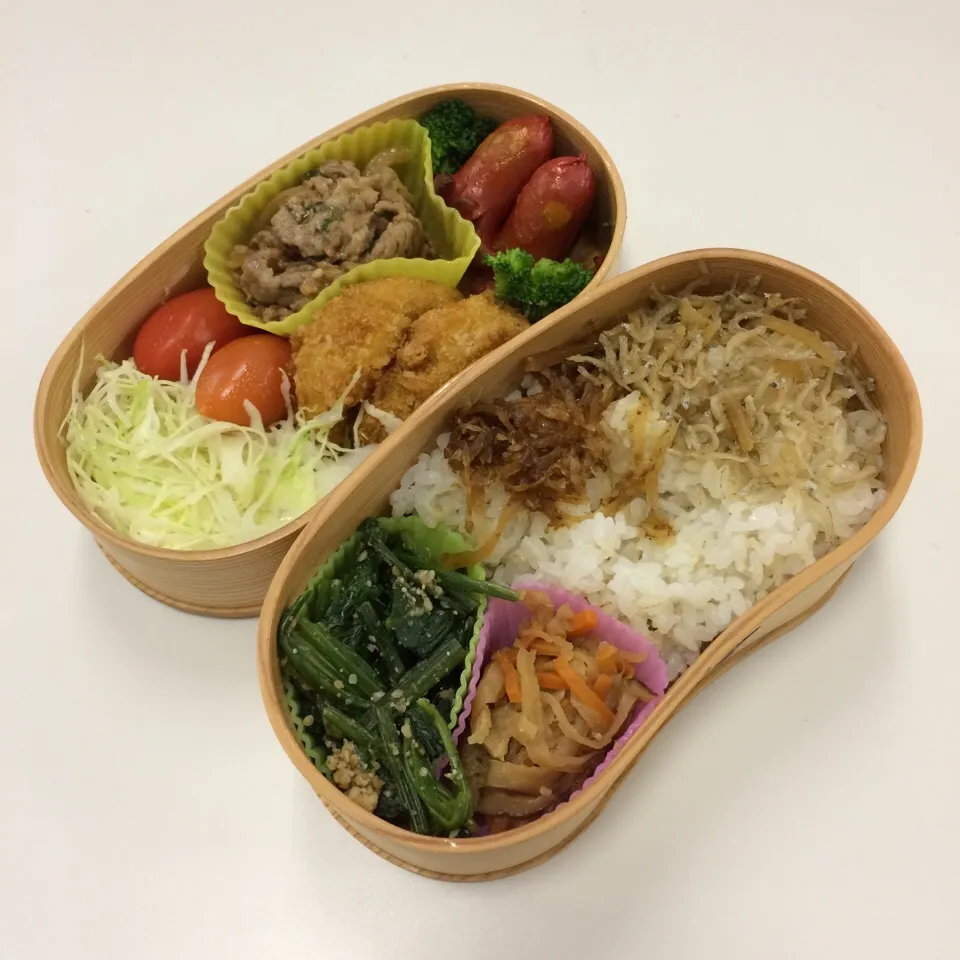 Snapdishの料理写真:弁当（牛バラ肉生姜焼き、コロッケ、タコウインナー、サラダ、ほうれん草ゴマ和え、切り干し大根、生姜佃煮、ちりめん生姜）|SasaMasa213さん