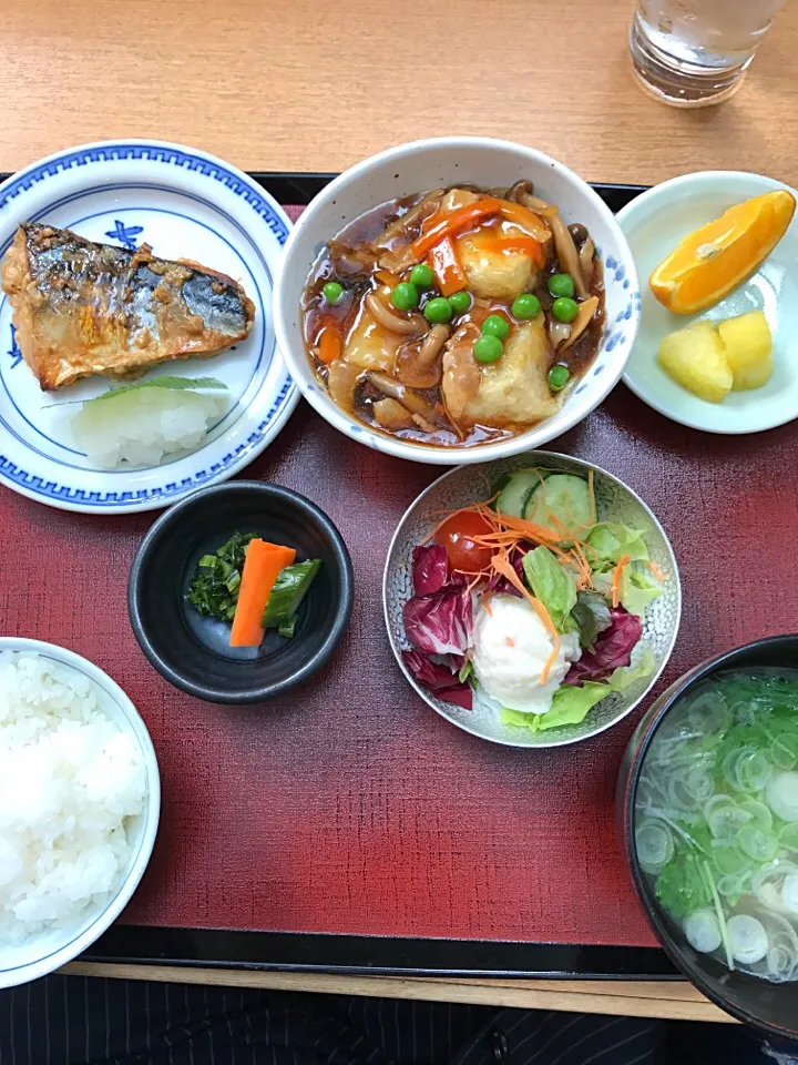 鯖味噌焼き/揚げ出し豆腐五目あん/サラダ/沖縄そば|山内博之さん