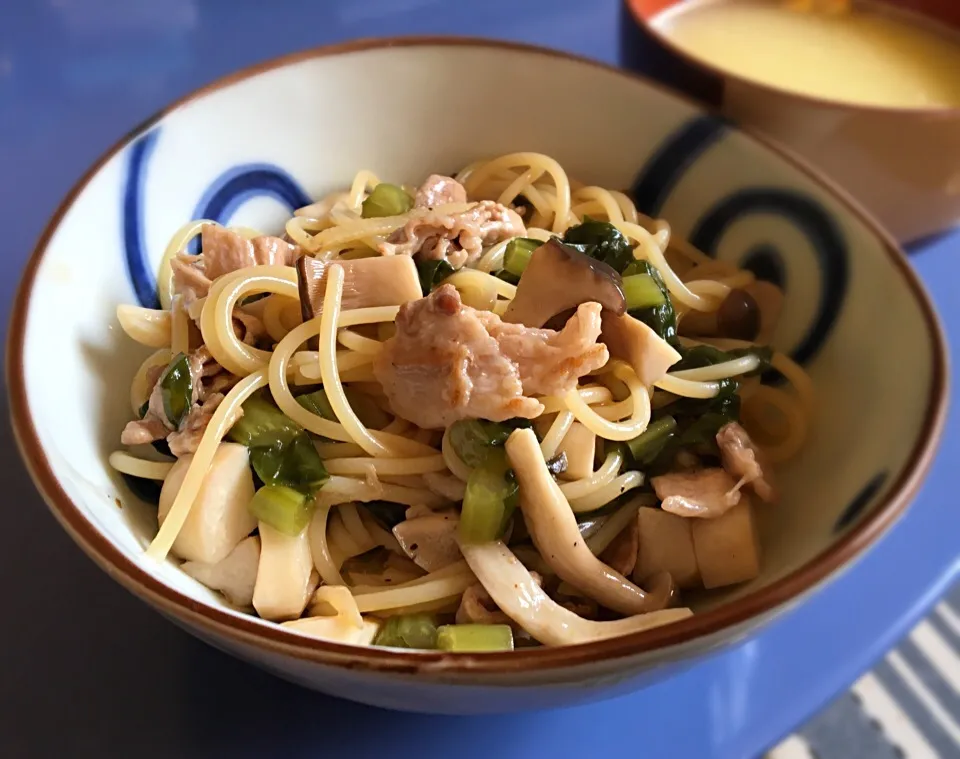 野沢菜ときのこと豚肉の和風スパ
エリンギと 冬菜刻みて 時間待ち|ぽんたさん