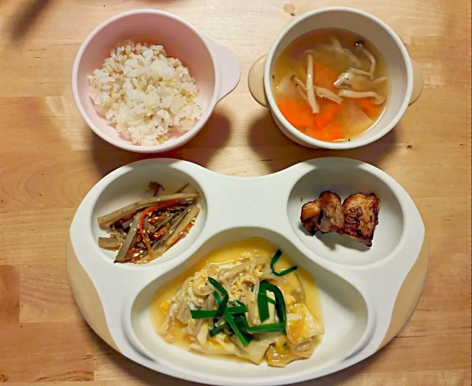 きんぴらごぼう、鶏揚げ焼き、豆腐ときのこの玉子とじ、ごはん、お味噌汁|つきこさん