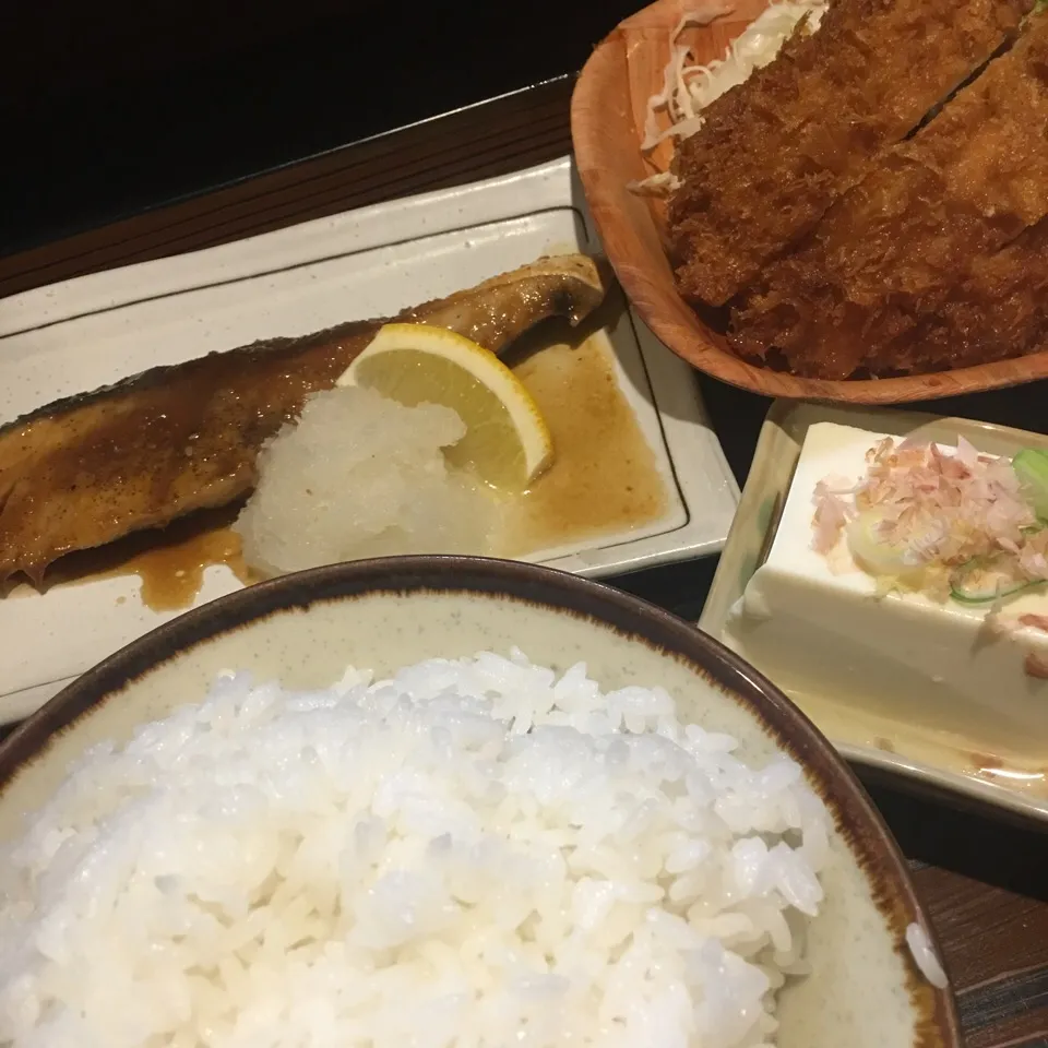 Snapdishの料理写真:ブリ照り焼きとチキンカツ ライス大盛り|Hajime Sakaiさん