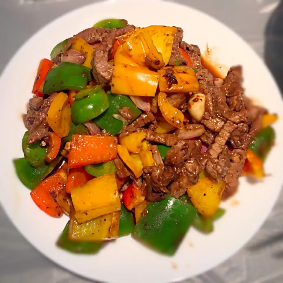 Stir-fry black pepper beef and pepper|Heidi Chanさん